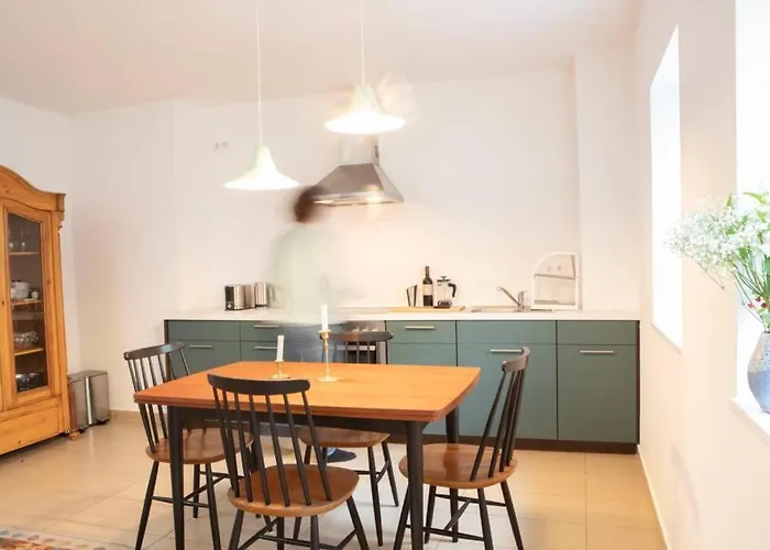 Charmante, Ruhige Ferienwohnung Mit Balkon