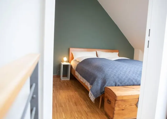Charmante, Ruhige Ferienwohnung Mit Balkon